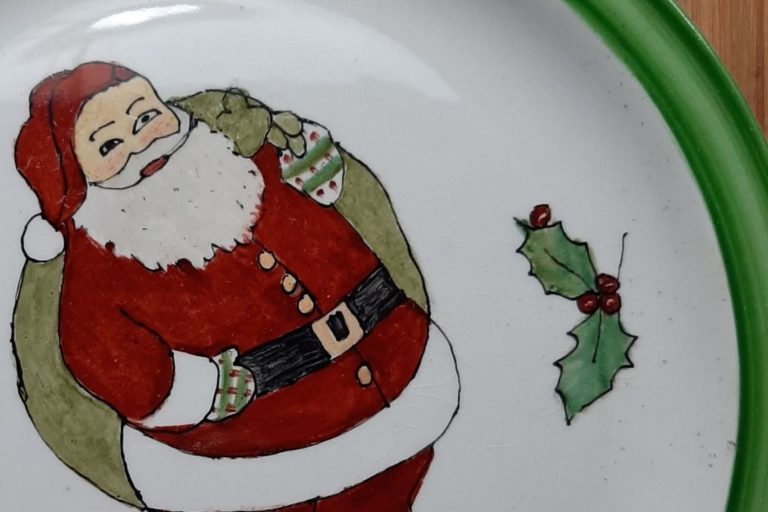 Christmas Dinnerware Set for 4 lovely Theme