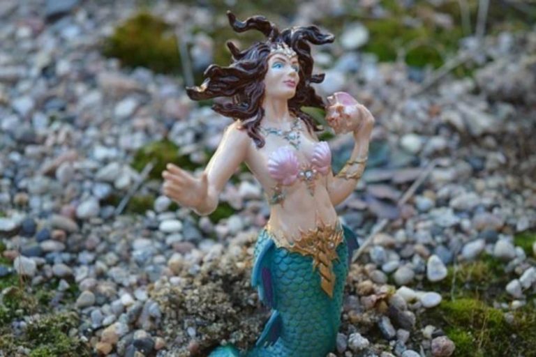 Solar Light Mermaids and Sea Figurines Decorations